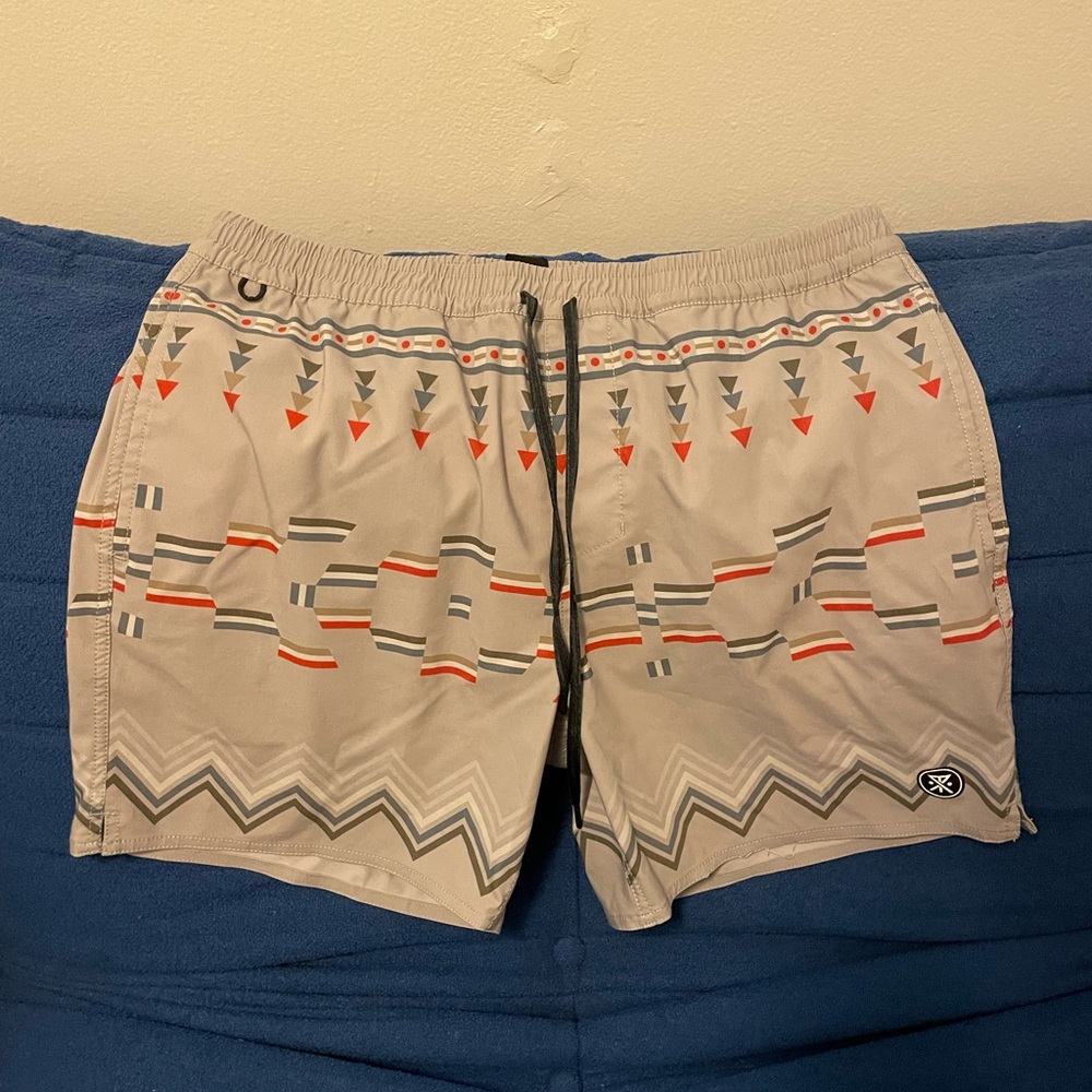 Roark Shorts Mens Large